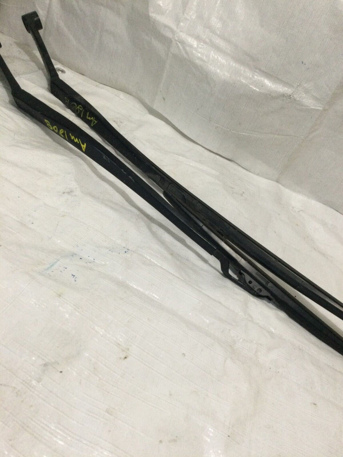 2016-2020  Kia Sorento Front Wiper Arm Set OEM Left Right