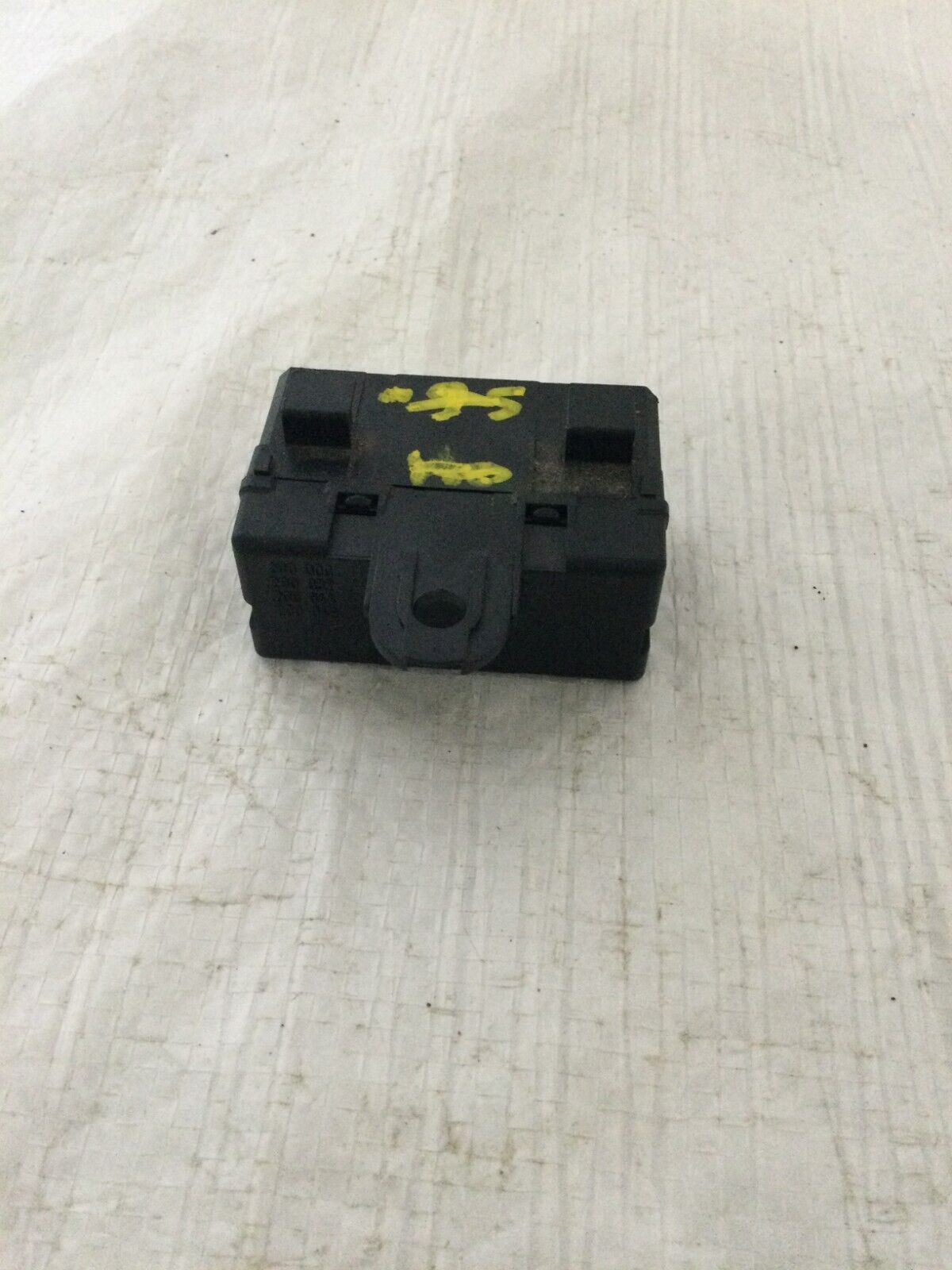 2004 Volvo S60 Left Front Seat Heater Heat Control Module Relay 9442947 OEM