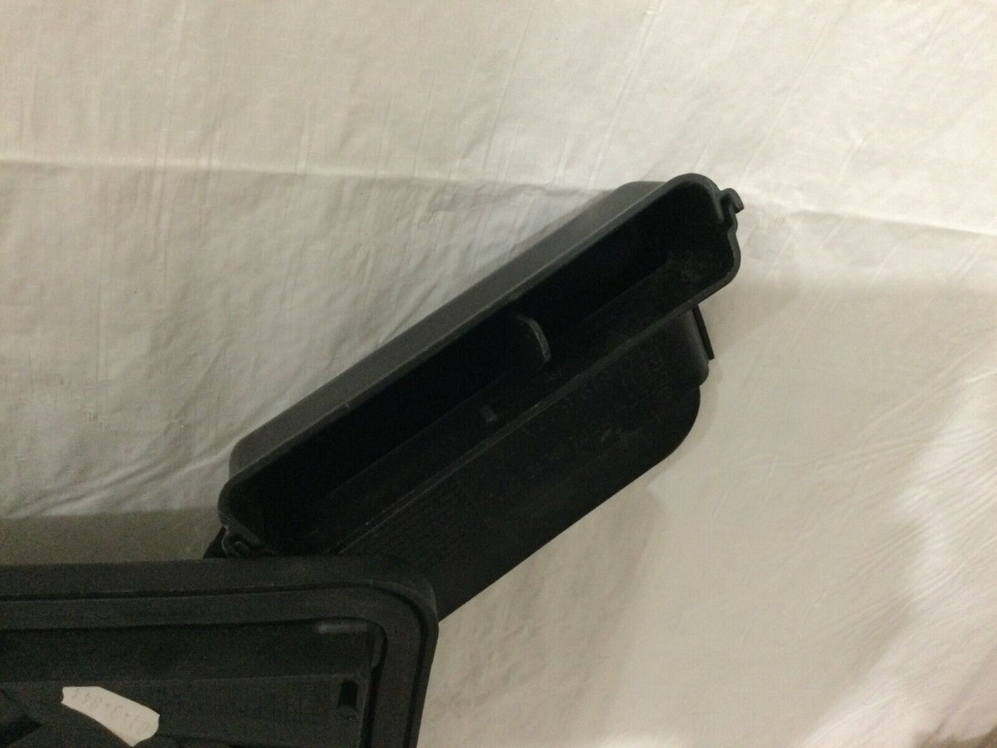 2007 Volkswagen Touareg Battery Box Cover LID 7L0864643B OEM 3.6L