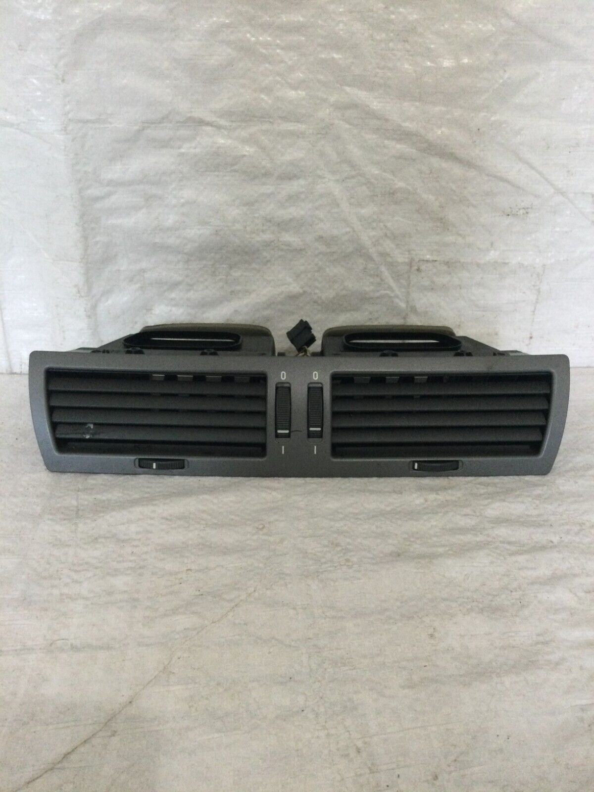  2004 BMW 745i E65/E66 Center Dash Air Vent OEM
