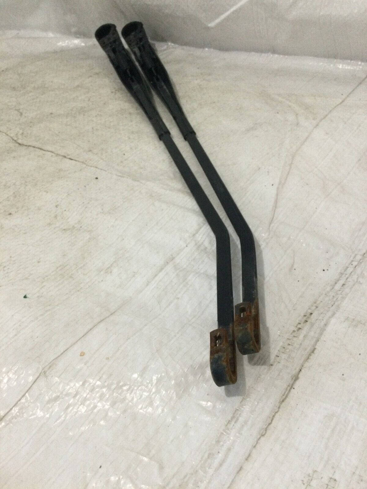2005 Dodge Ram 1500 Wiper Arm Set  55077131AD  OEM