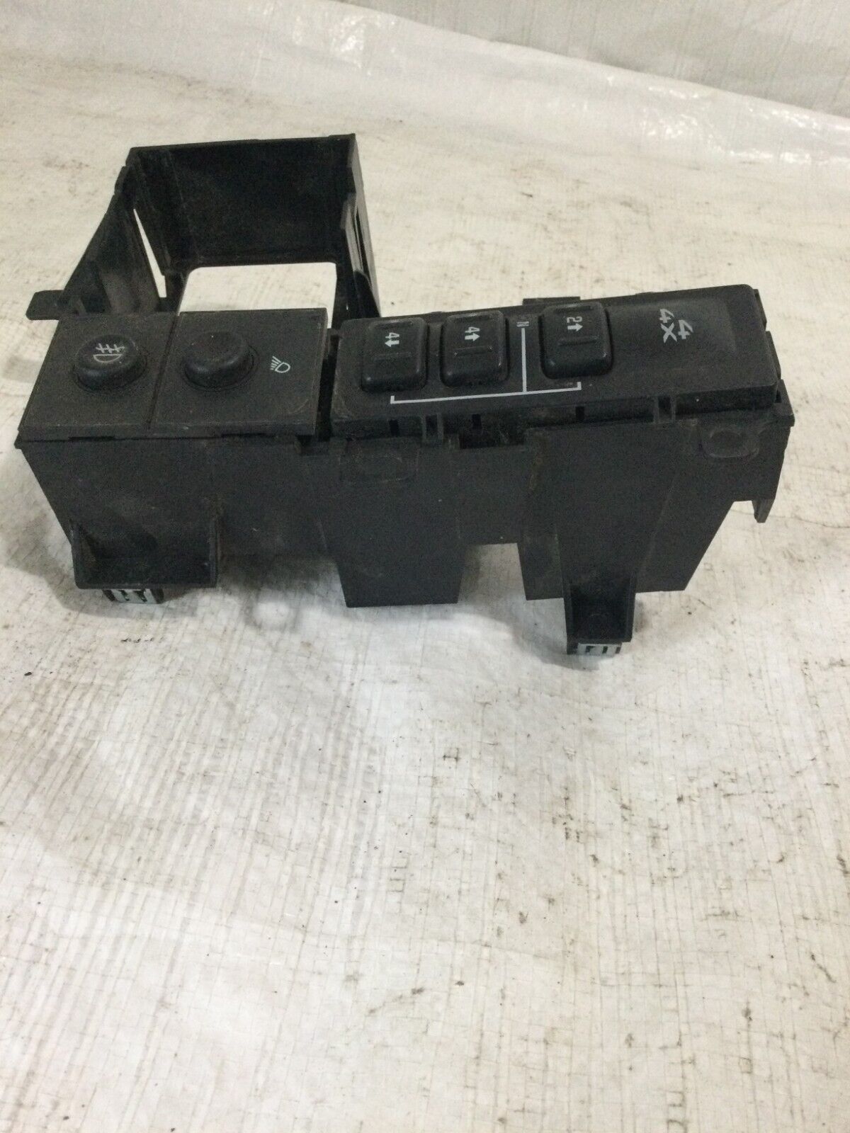 2003-2006 GMC Sierra 2500HD 4WD Control Switch OEM