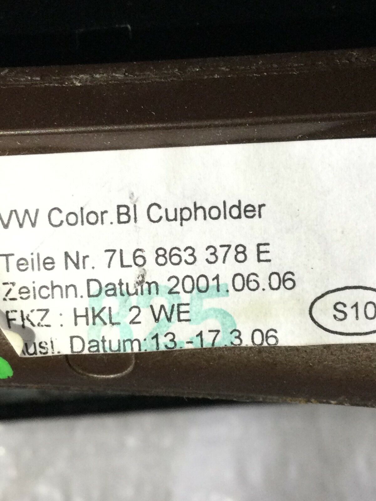 2007 Volkswagen Touareg Center Console Cup Holder Trim Cover Panel 7L6864378 OEM