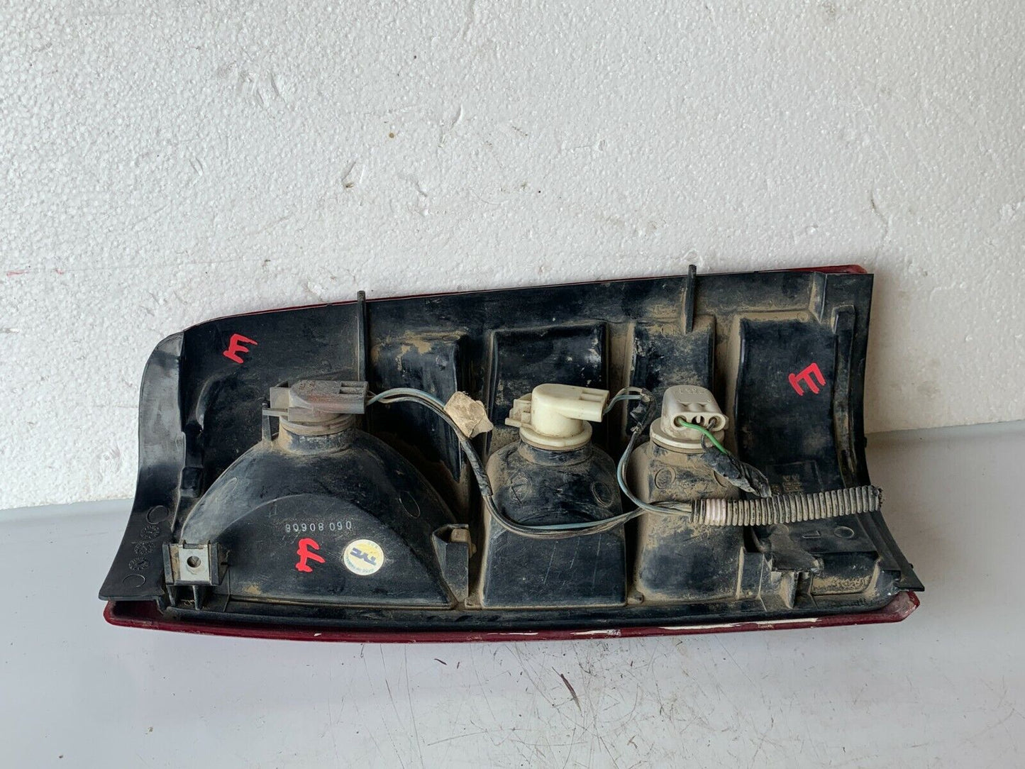 1999-2002 GMC Sierra 1500 Tail Light Lamp Rear Left 
