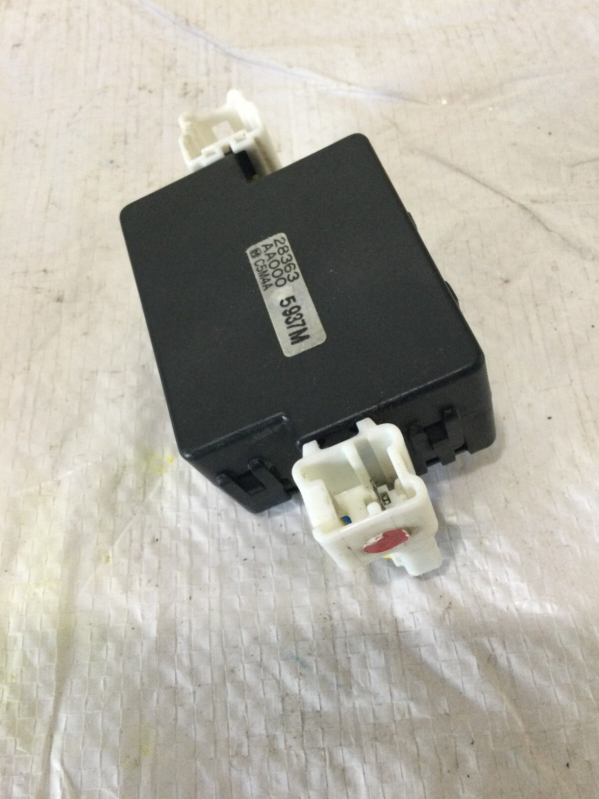 2006-2010 INFINITI M45 M35 Front Dash Noise Suppresor Computer Module OEM