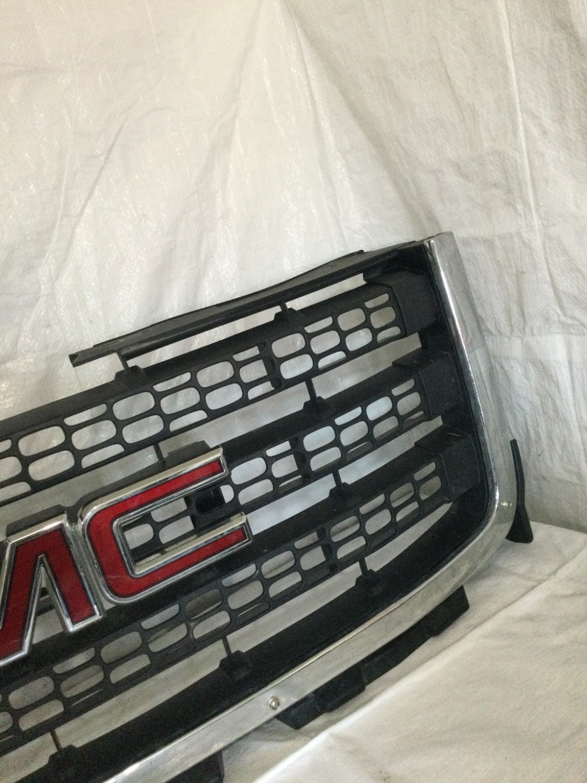 2014 GMC Sierra 2500 6.6L Grille OEM
