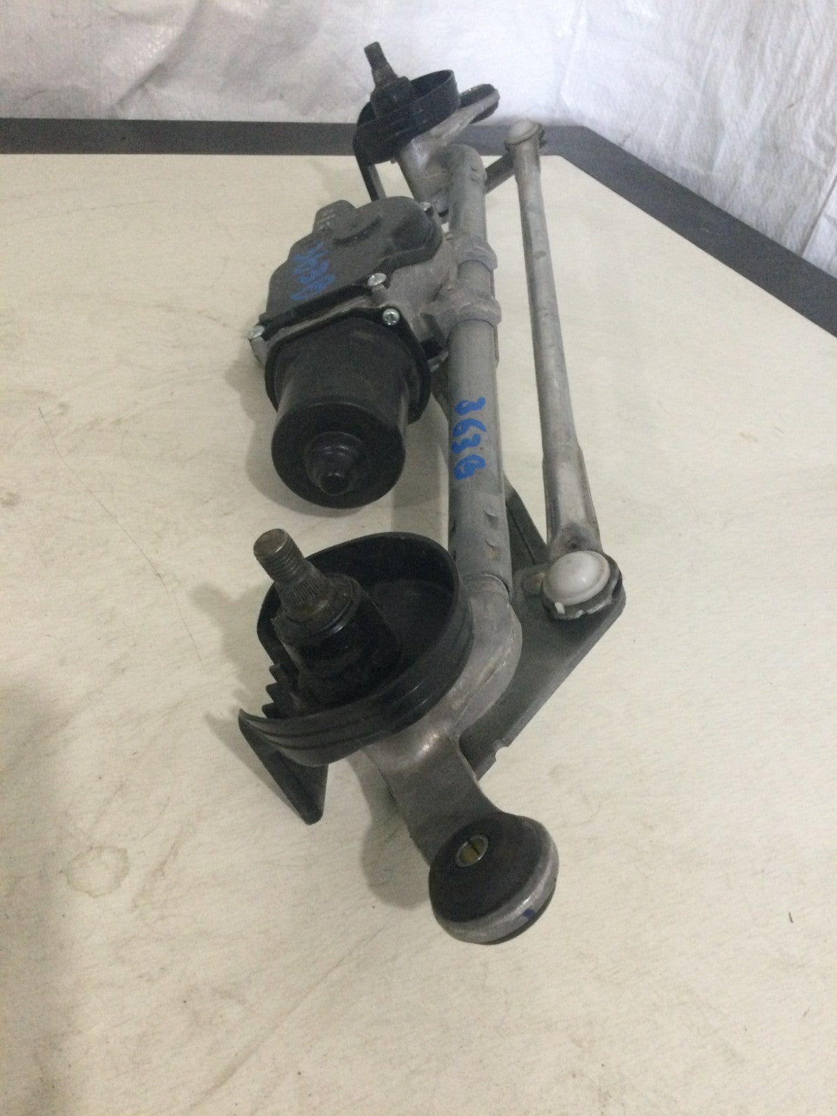 2024 Nissan Rogue 1.5L Front Windshield Wiper Linkage W/ Motor OEM