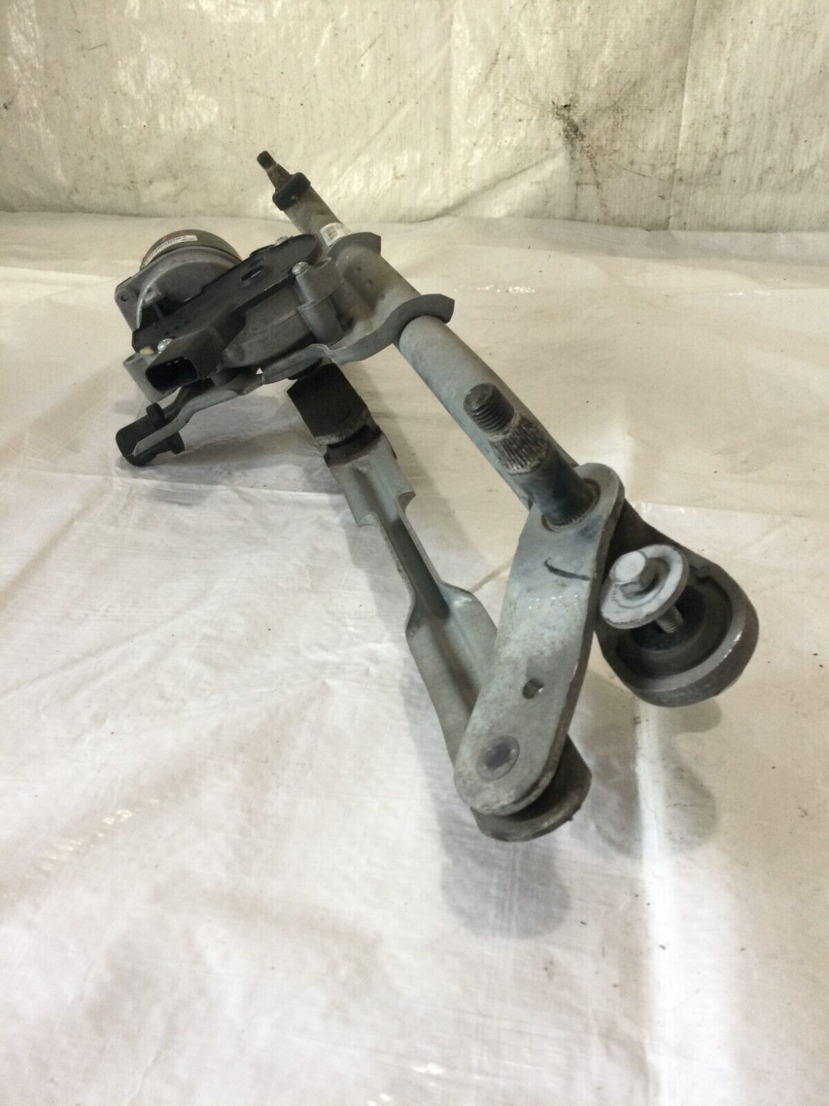 2017 Dodge Grand Caravan Windshield Wiper Motor W/ Linkage OEM 05113043AE