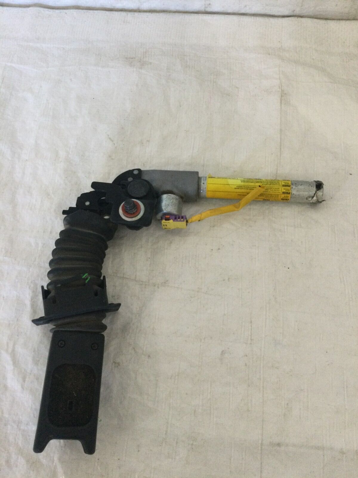 2018 Hyundai Elantra Front Right Seat Belt Pretensioner OEM 88841-F2000