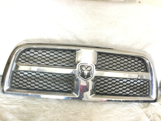 2014 Dodge Ram 2500 5.7L Grille OEM