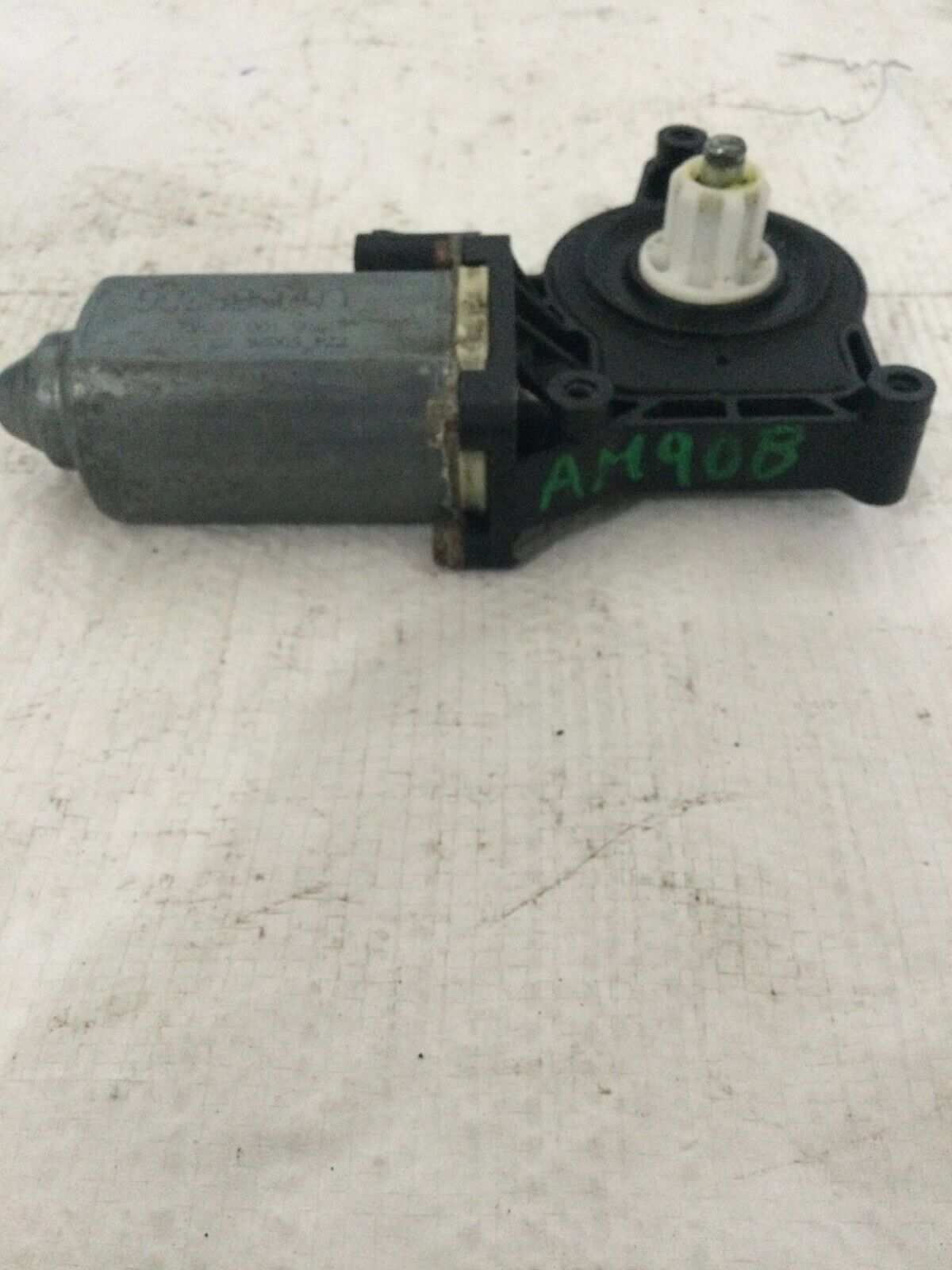 2003-2006 Cadillac Escalade EXT Front Right Power Window Motor OEM