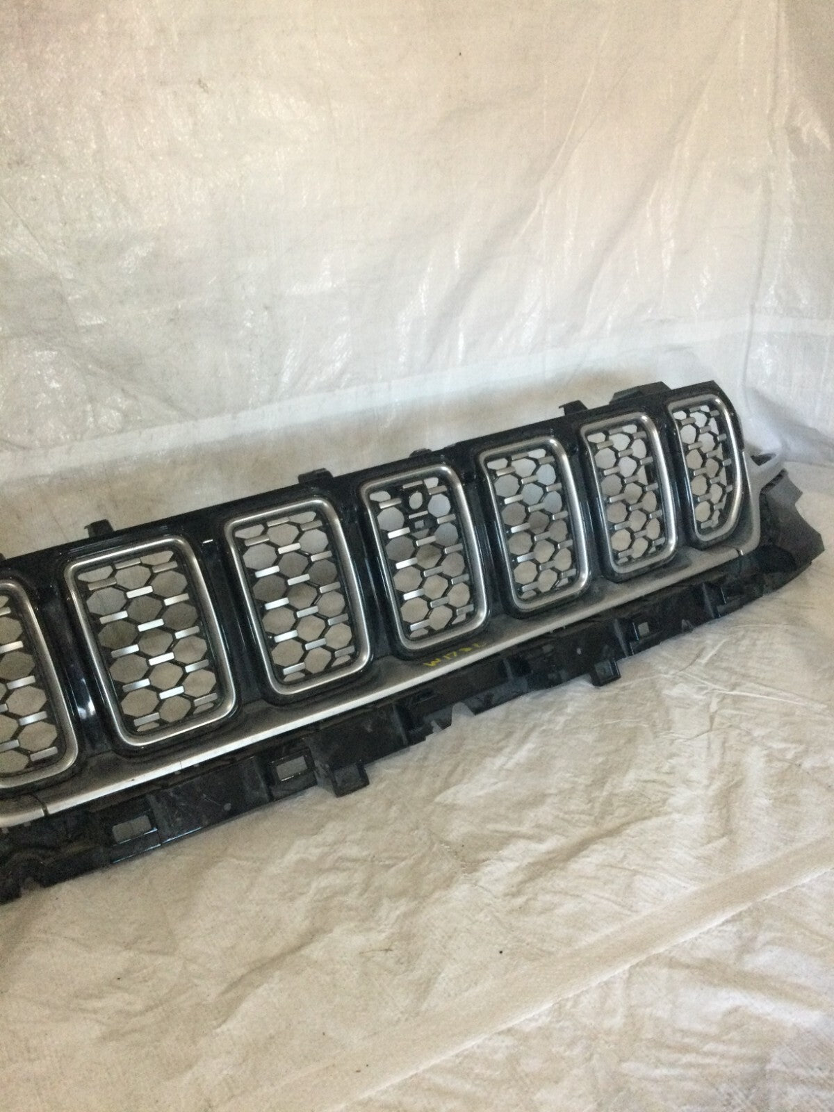 2022-2025 Jeep Grand Cherokee OEM Chrome/Black Upper Grille Assembly
