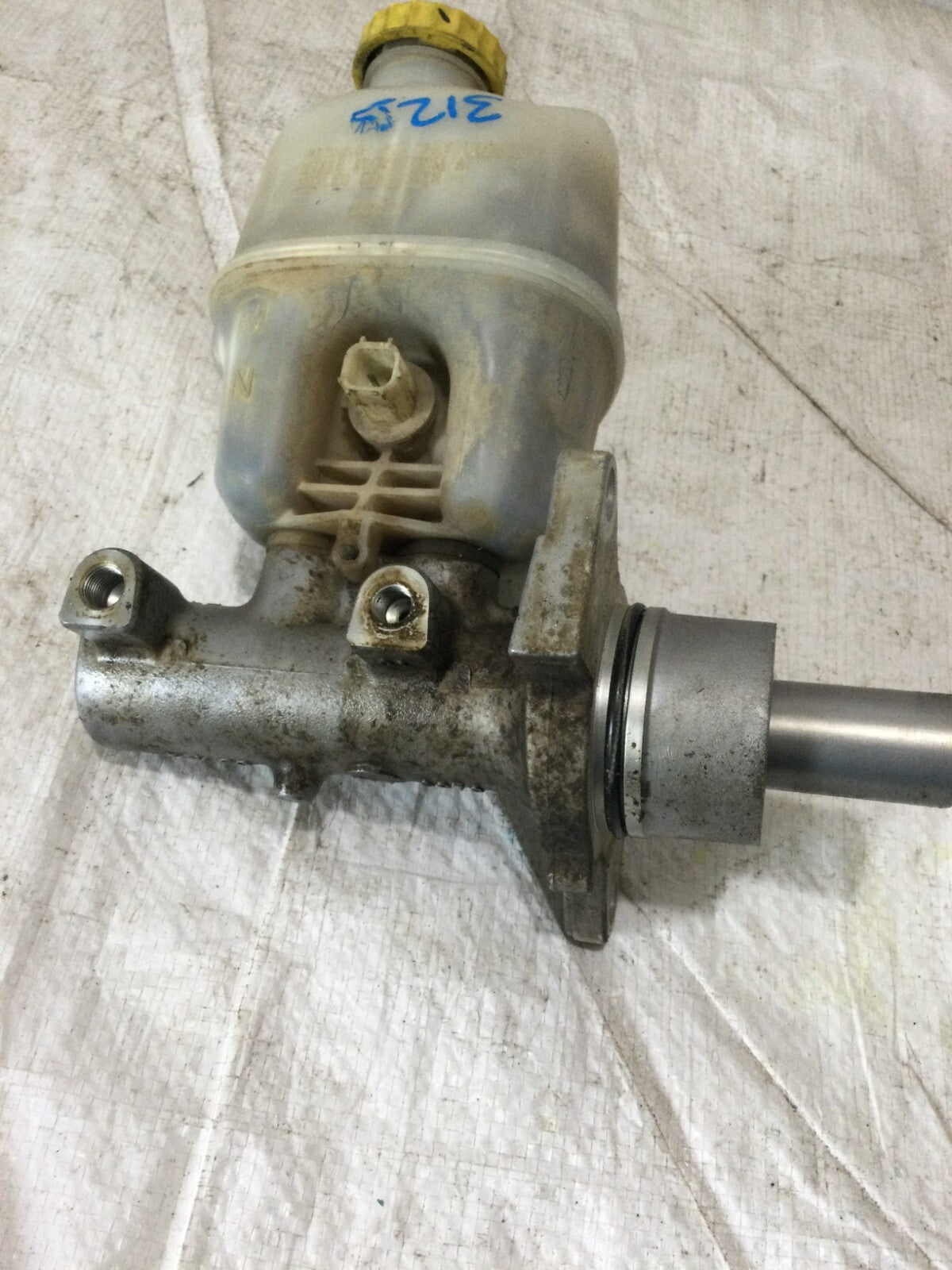 2005 Dodge Ram 1500 Master Brake Cylinder W/ Reservoir OEM