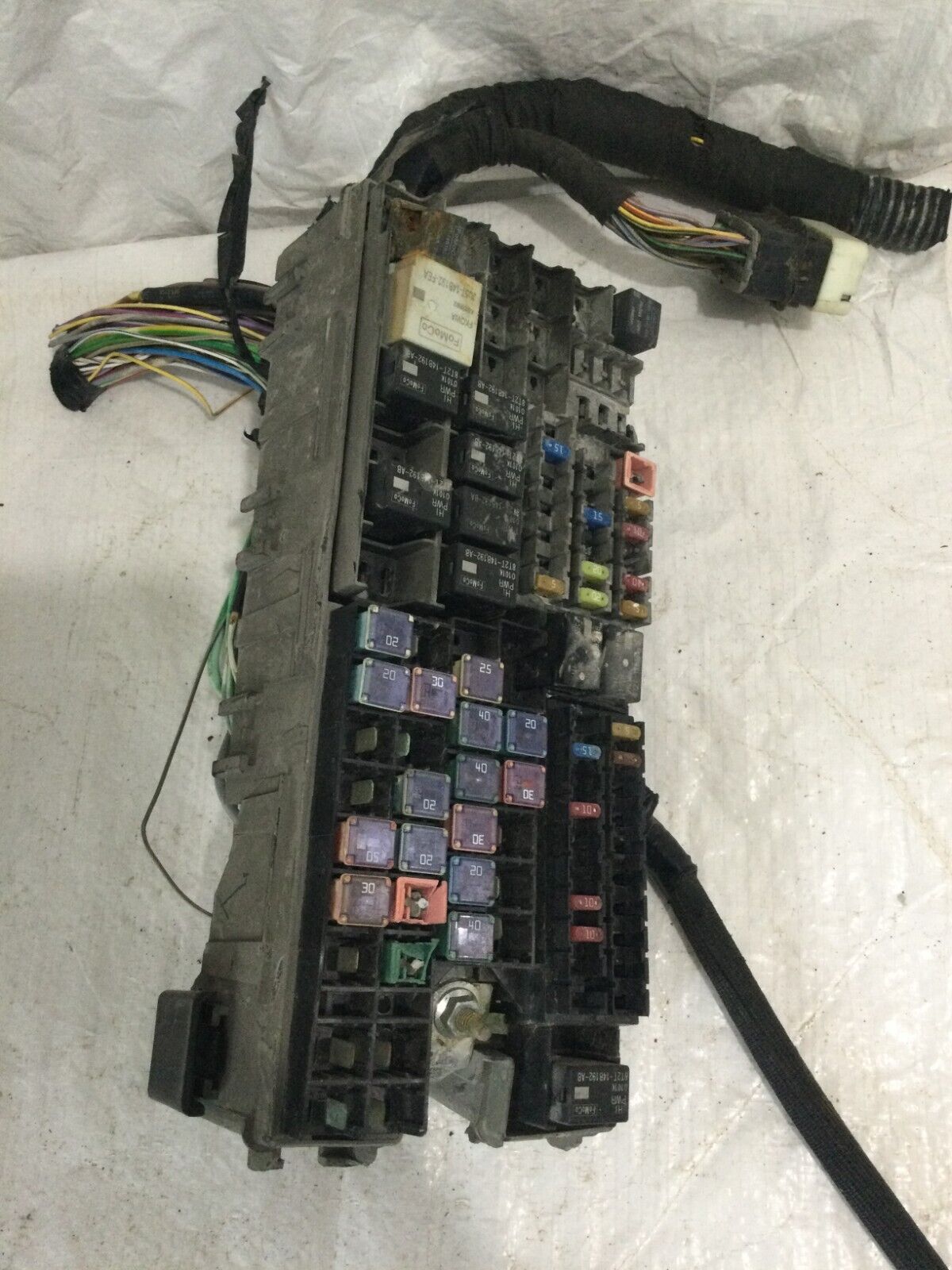 2017-2019 Ford Taurus 3.5L Turbo Engine Bay Fuse Box Relay Module OEM