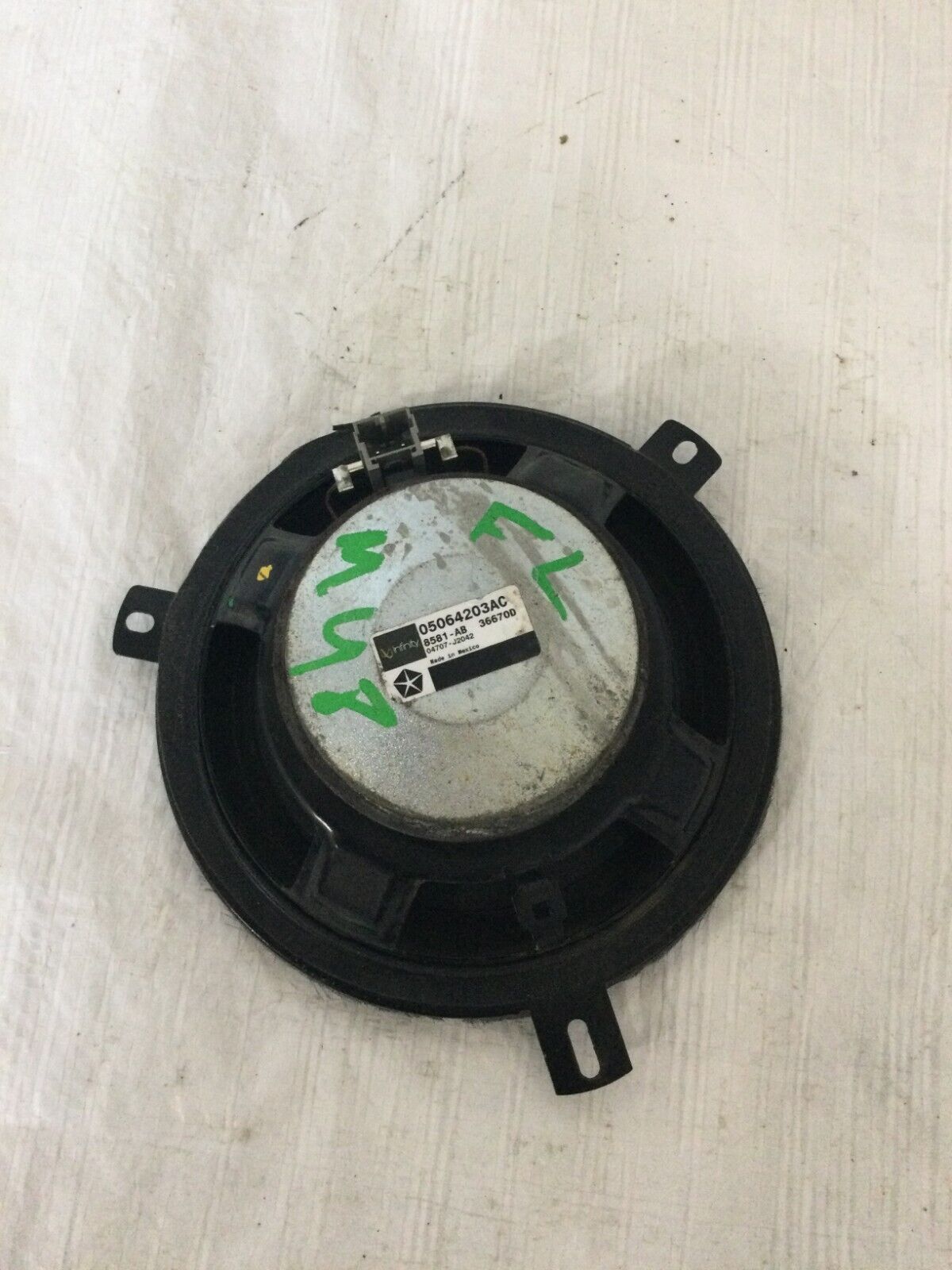 2007 Dodge Nitro Audio infinity OEM Front Left Door Speaker 05064203AC
