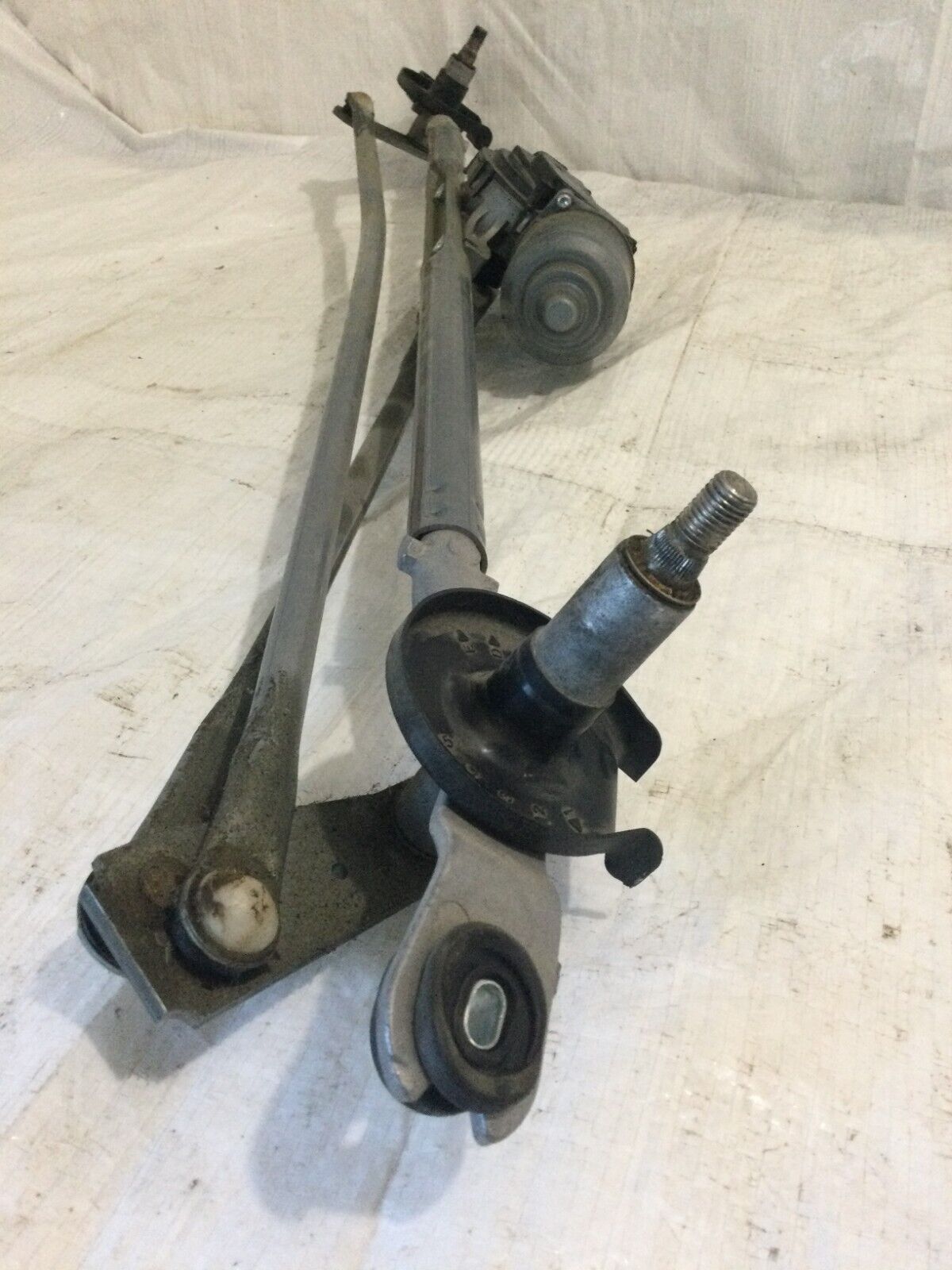 2019-2021 GMC Sierra 1500 Front Windshield Wiper Motor W/ Linkage 84497548 OEM