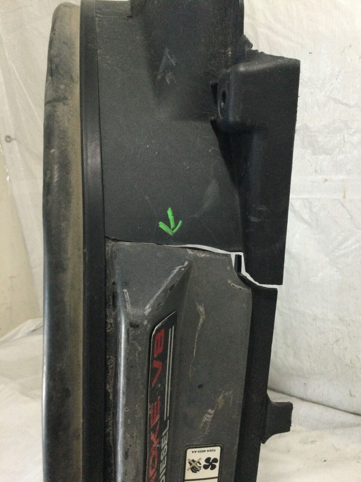 2005 Ford F250 F350 6.0 Diesel Radiator Fan Shroud 3C34-8146-AJ OEM (DAMAGE)