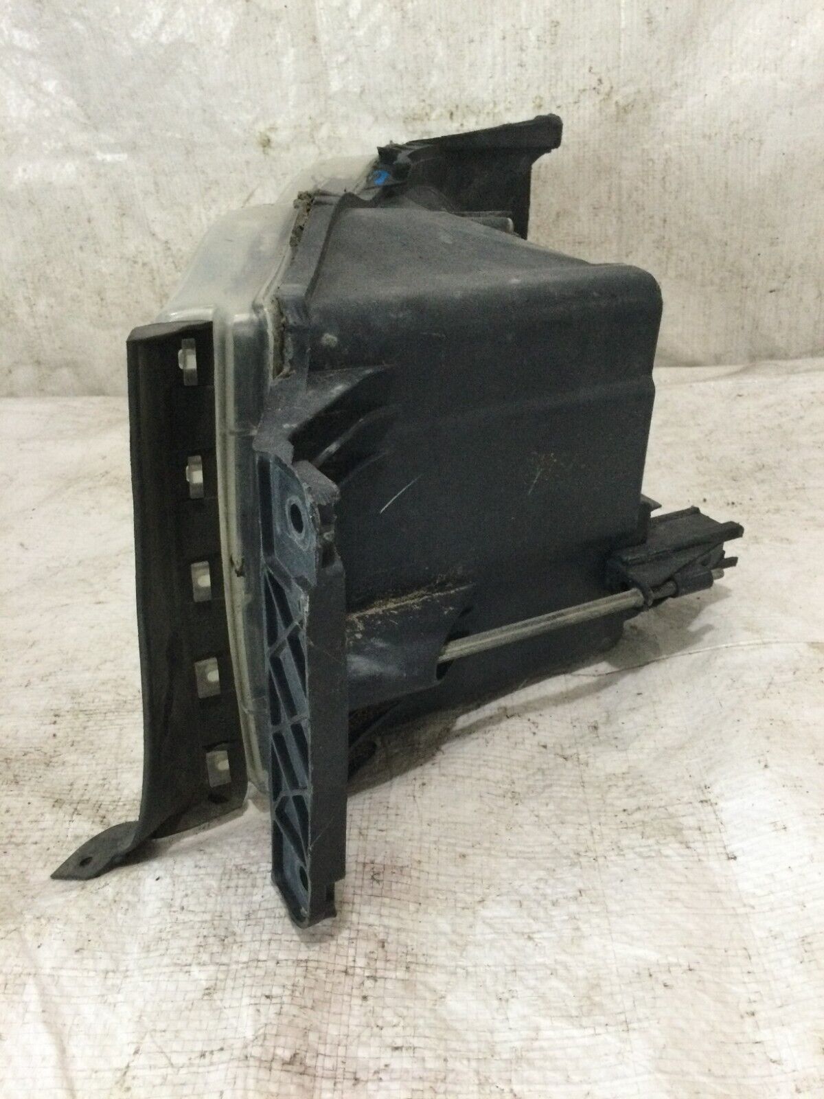 2005 Dodge Ram 1500 Left Halogen Headlight Assembly OEM