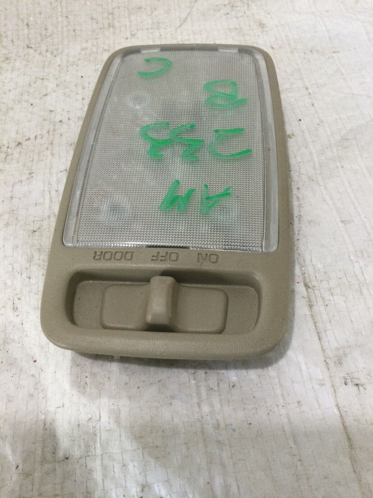 2003 Toyota Highlander  Interior Overhead Dome Light OEM