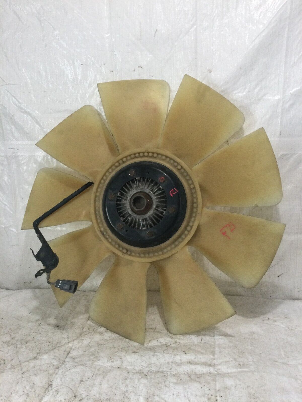 2007 Dodge Ram 3500 6.7L Fan Blade Motor Assembly OEM ( DAMAGE FAN MARKED )
