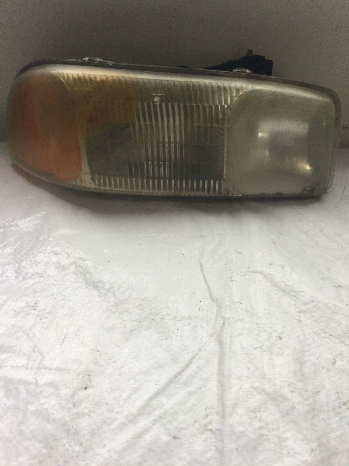 2002 GMC Sierra 1500 Headlight Right Passenger Side OEM RH