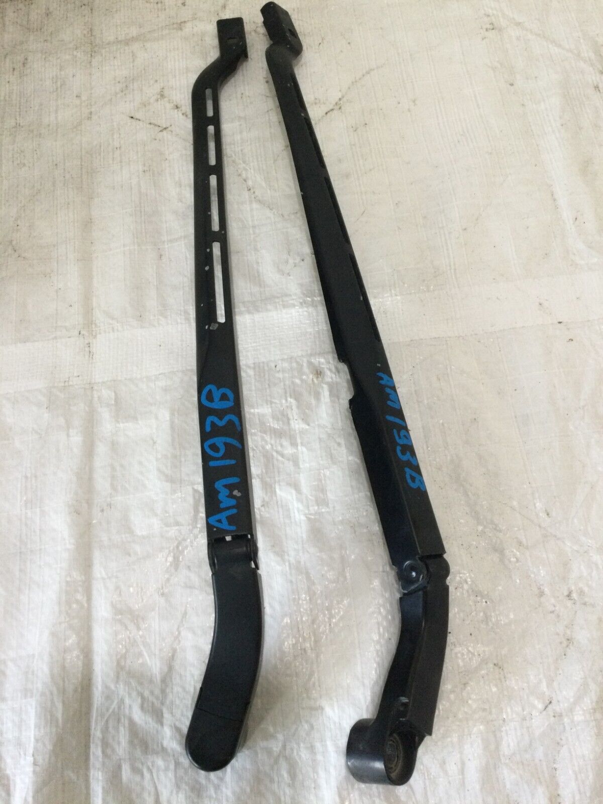 2018 Chevrolet Silverado 1500 Windshield Wiper Arm Pair OEM W000065930
