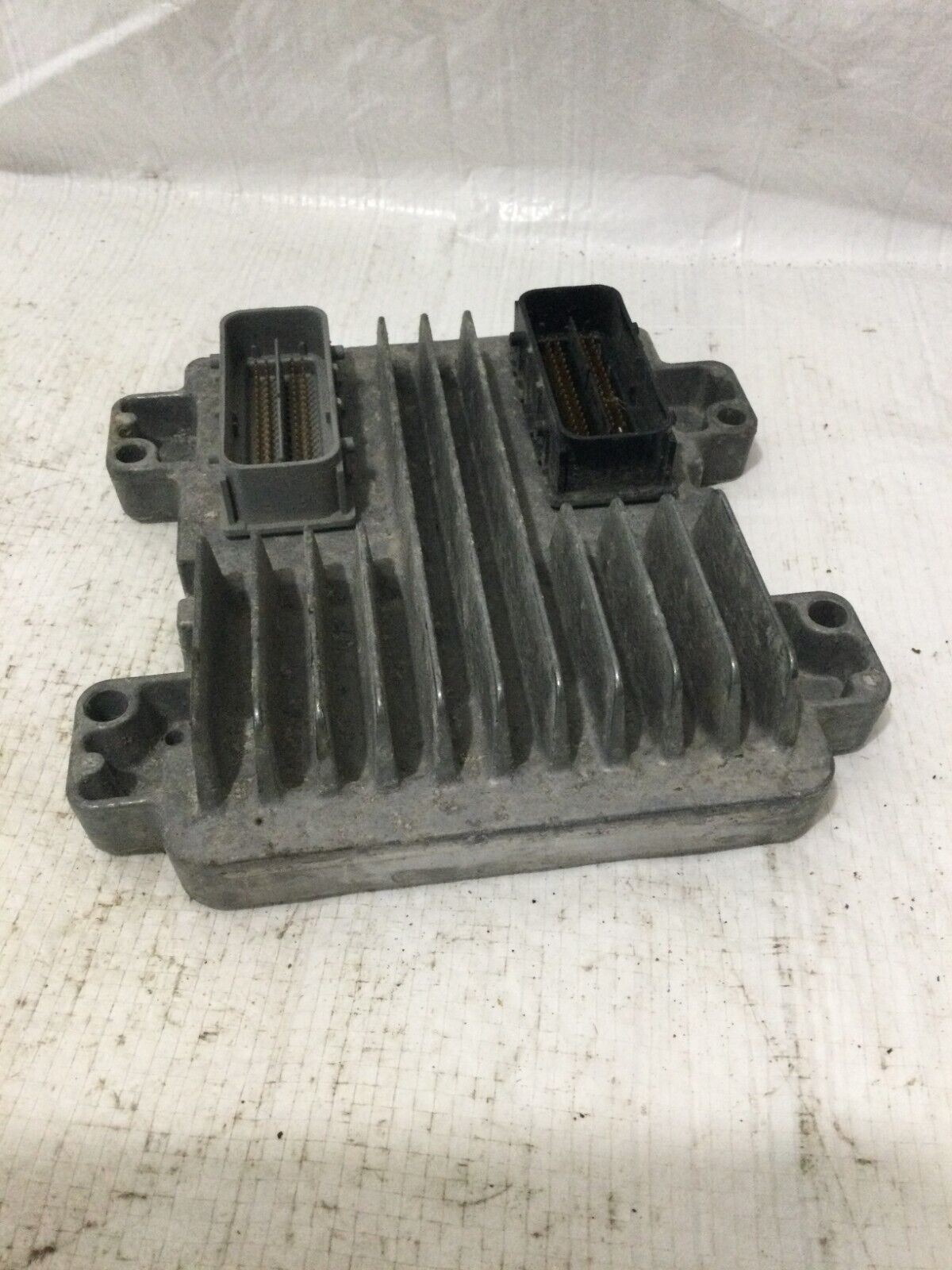 2007 GMC Sierra 1500   Engine motor Control Module  OEM 12614085