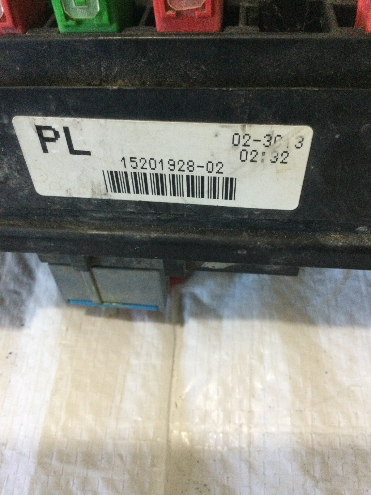 2003-2005 Chevrolet Silverado 1500 Engine Fuse Box 15201928 OEM