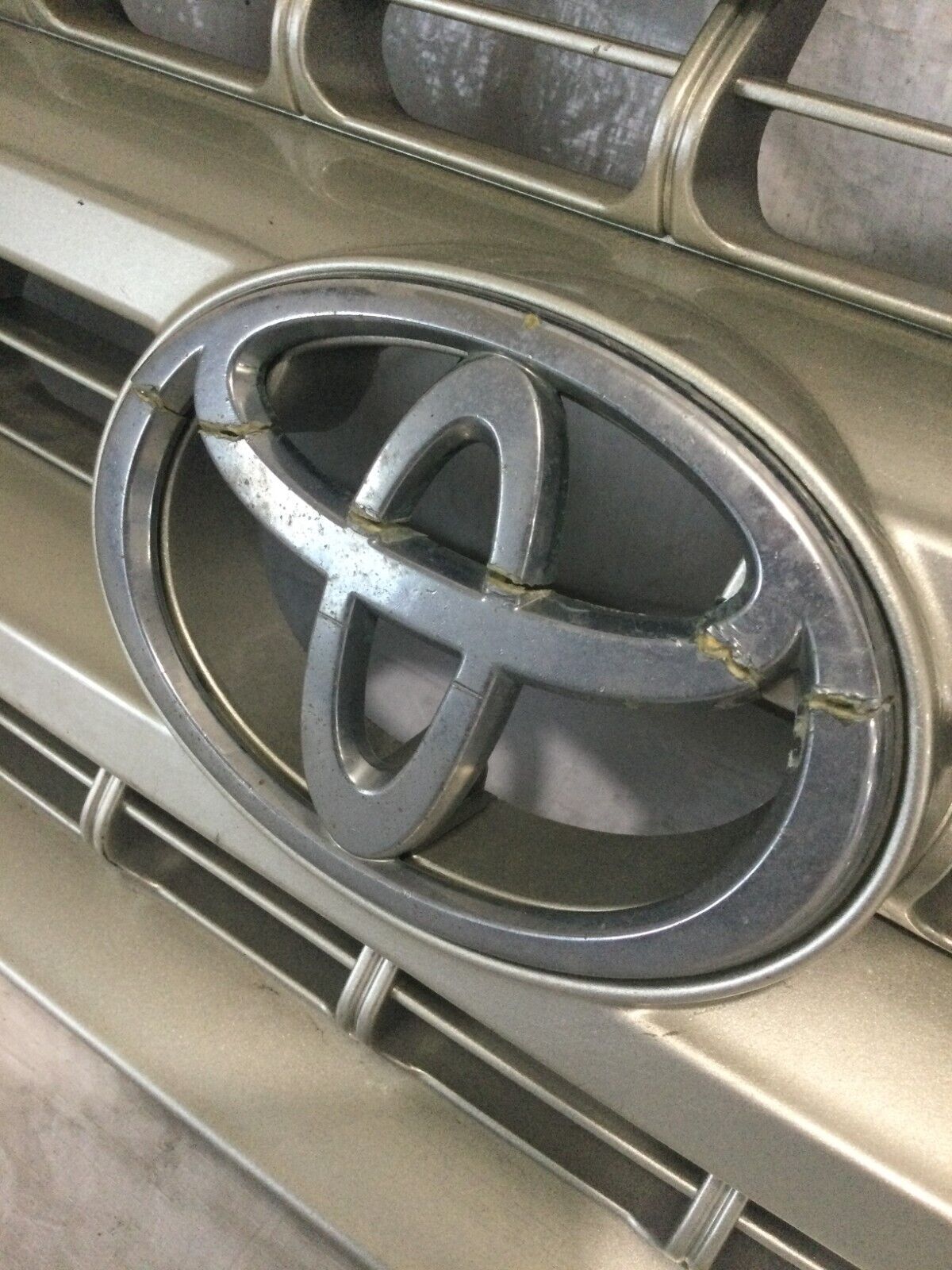 2001-2003 Toyota Highlander Front Grille Grill OEM