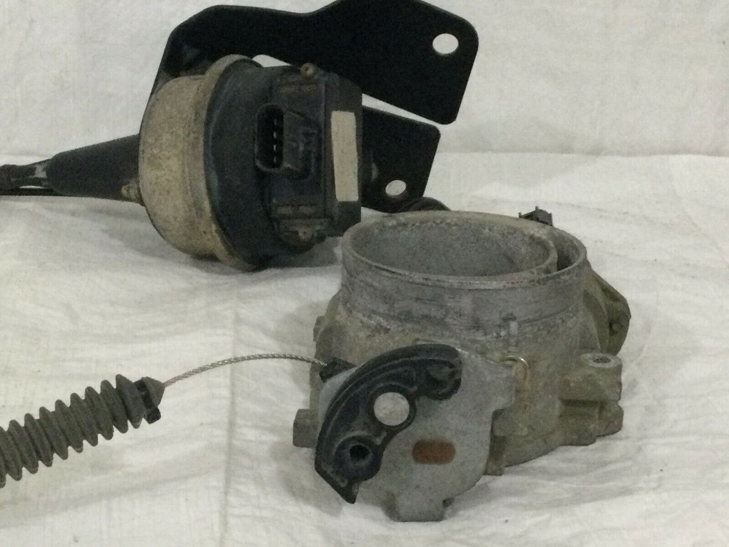 2001-2003 Dodge Durango Throttle Body Valve Assembly 11200015BB OEM 4.7L