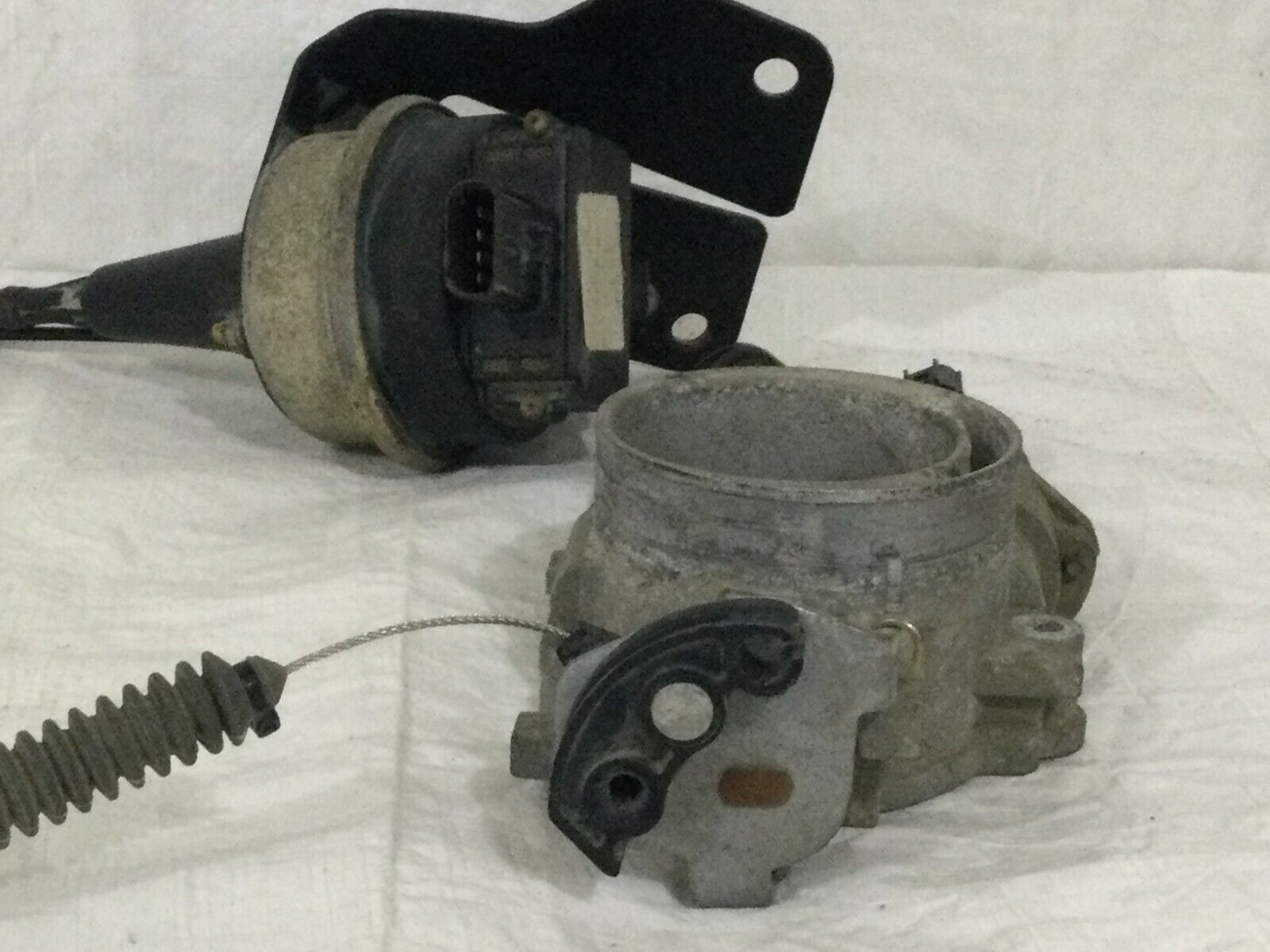 2001-2003 Dodge Durango Throttle Body Valve Assembly 11200015BB OEM 4.7L