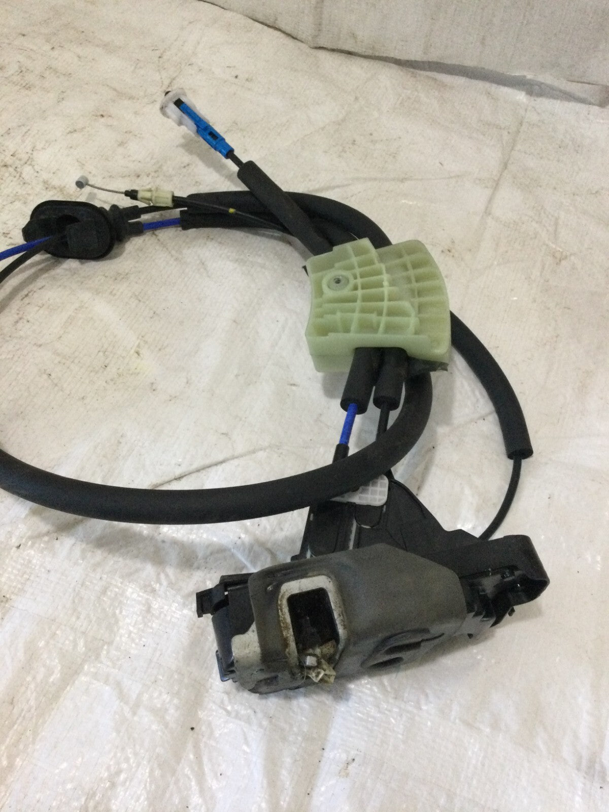 2023 Ford F150 Front Right Passenger Door Lock Latch Actuator  OEM ( DAMAGED )