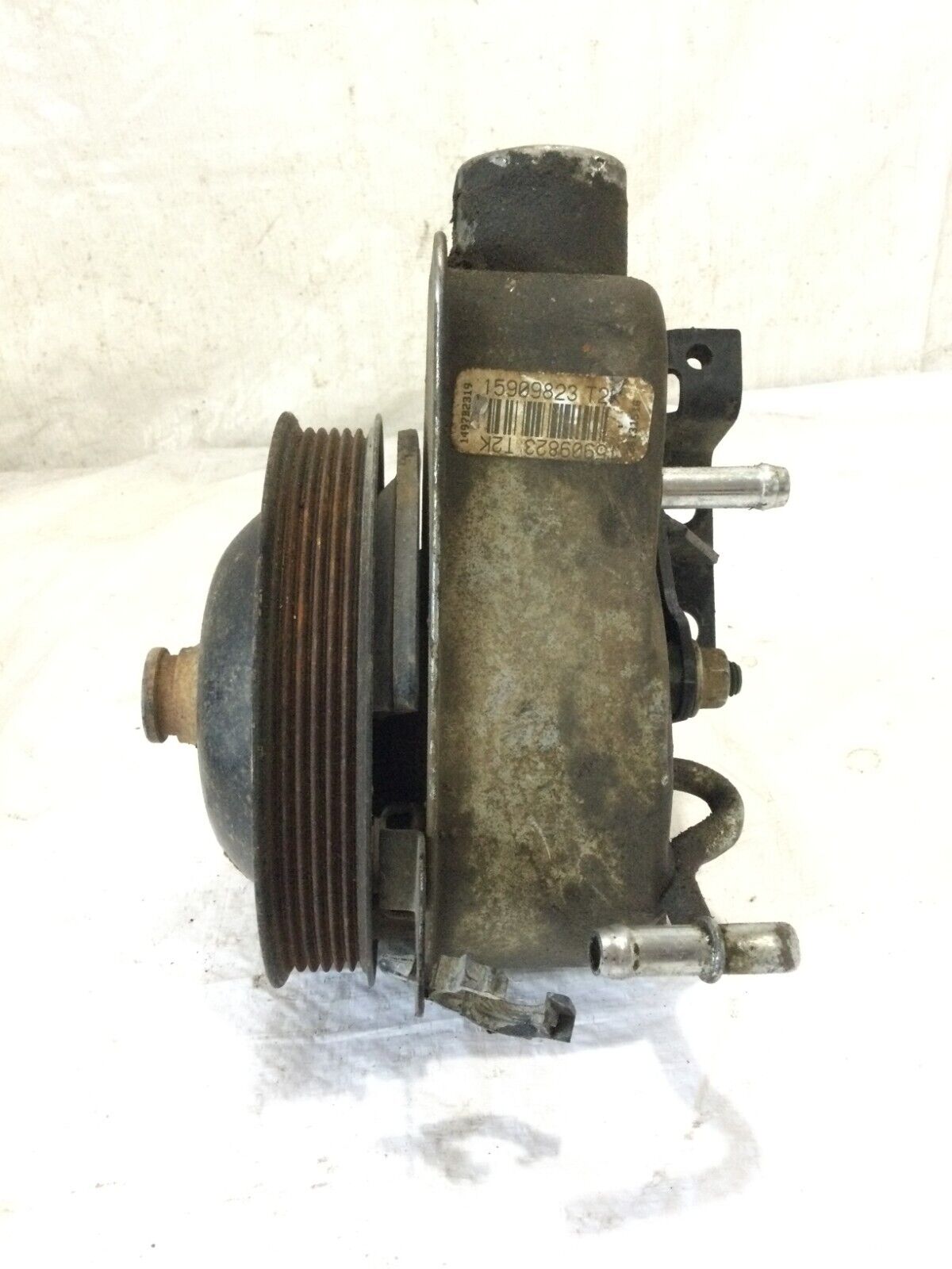 2006-2007 GMC Sierra 2500 HD Power Steering Pump 6.6L Diesel 15909823 OEM