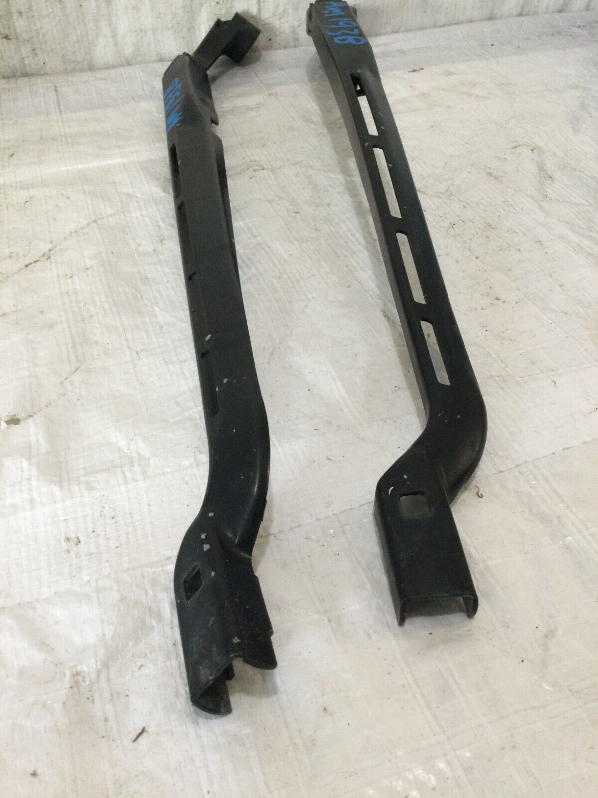 2018 Chevrolet Silverado 1500 Windshield Wiper Arm Pair OEM W000065930