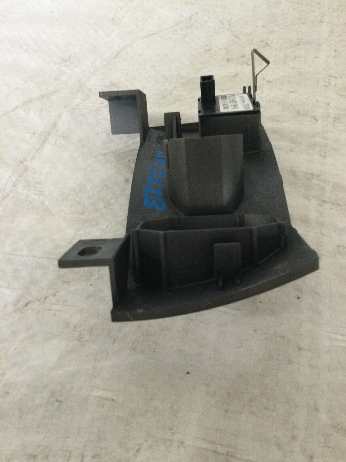 2004 BMW 745i E65/E66 Ignition Button Parking Switch Cover 6921190 OEM