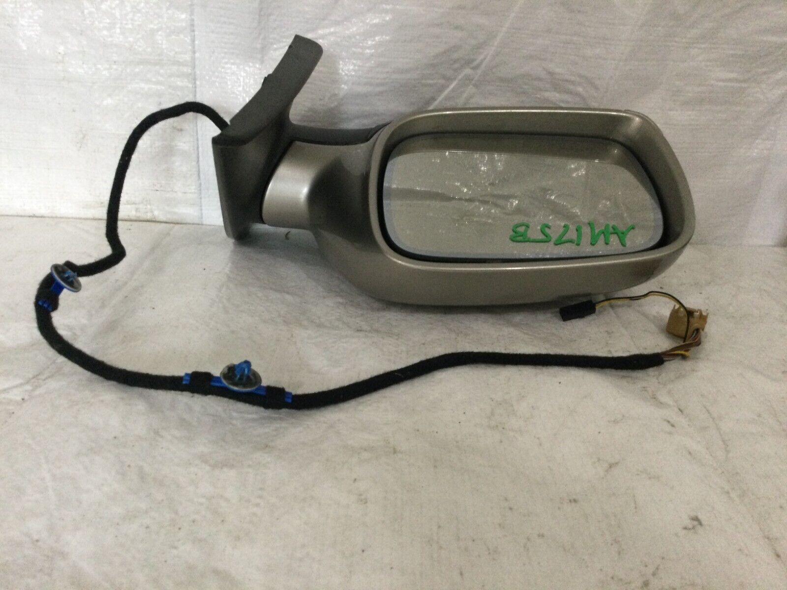 2004-2007 Volkswagen Touareg Side View Power Door Mirror Left Driver Side LH OEM