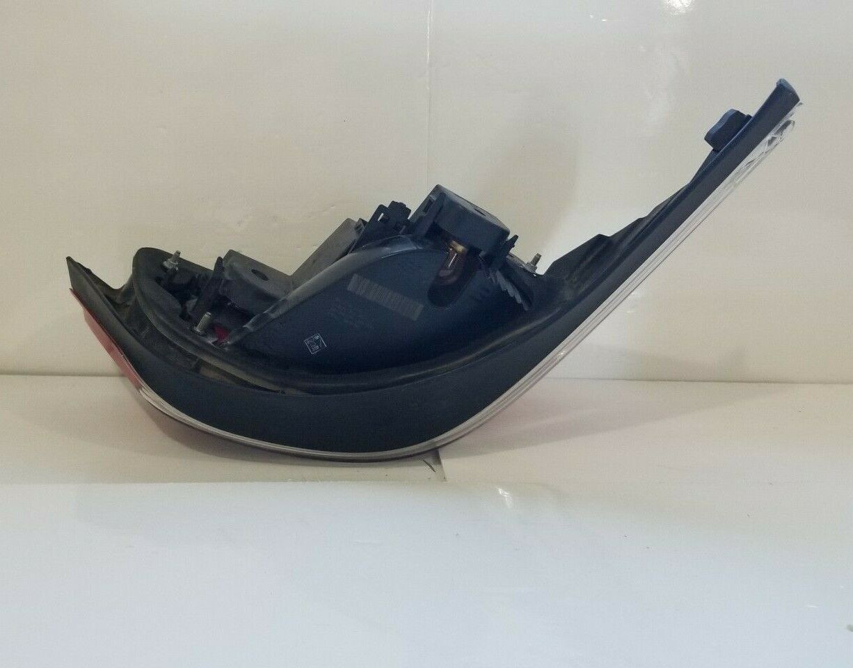 2006-2007 BMW E60 525 530 550 M5 Passenger RH Quarter Mounted Tail Lamp OEM