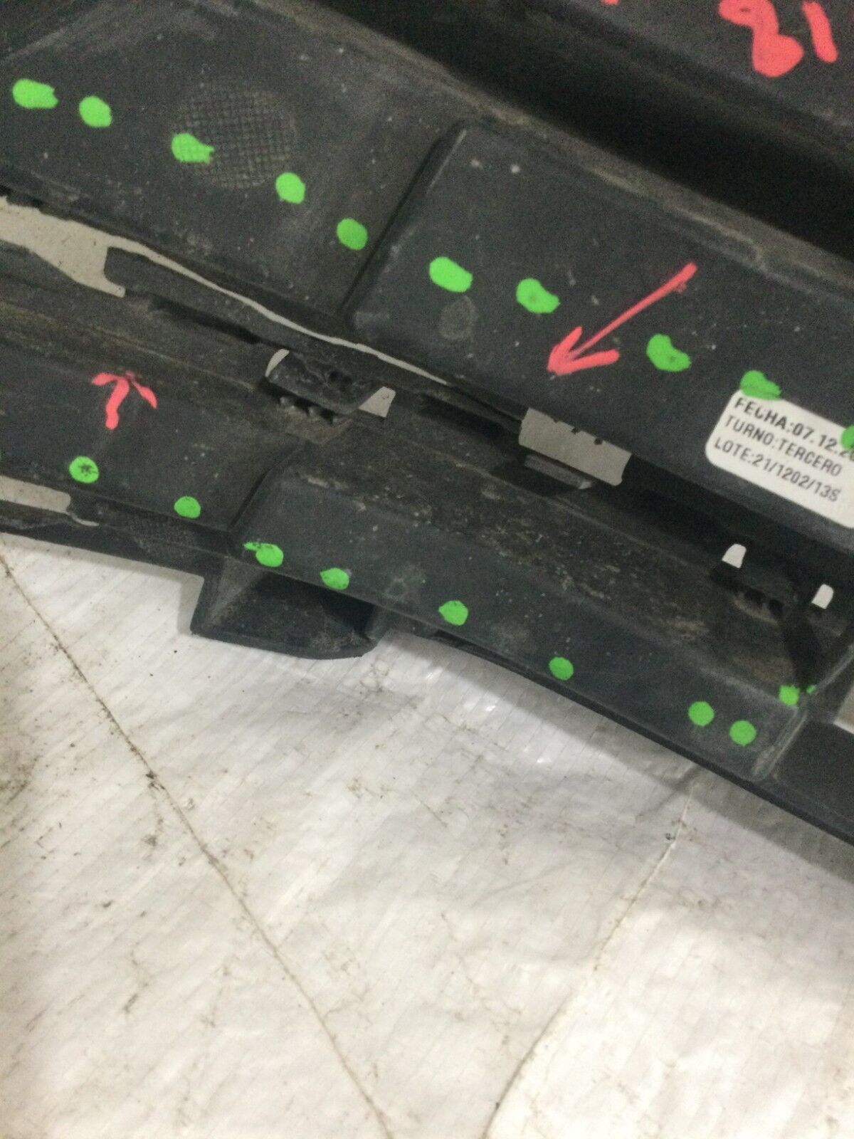 2016 Volkswagen Jetta GLI Grille Grill OEM ( Damage is Marked 2nd Pic )