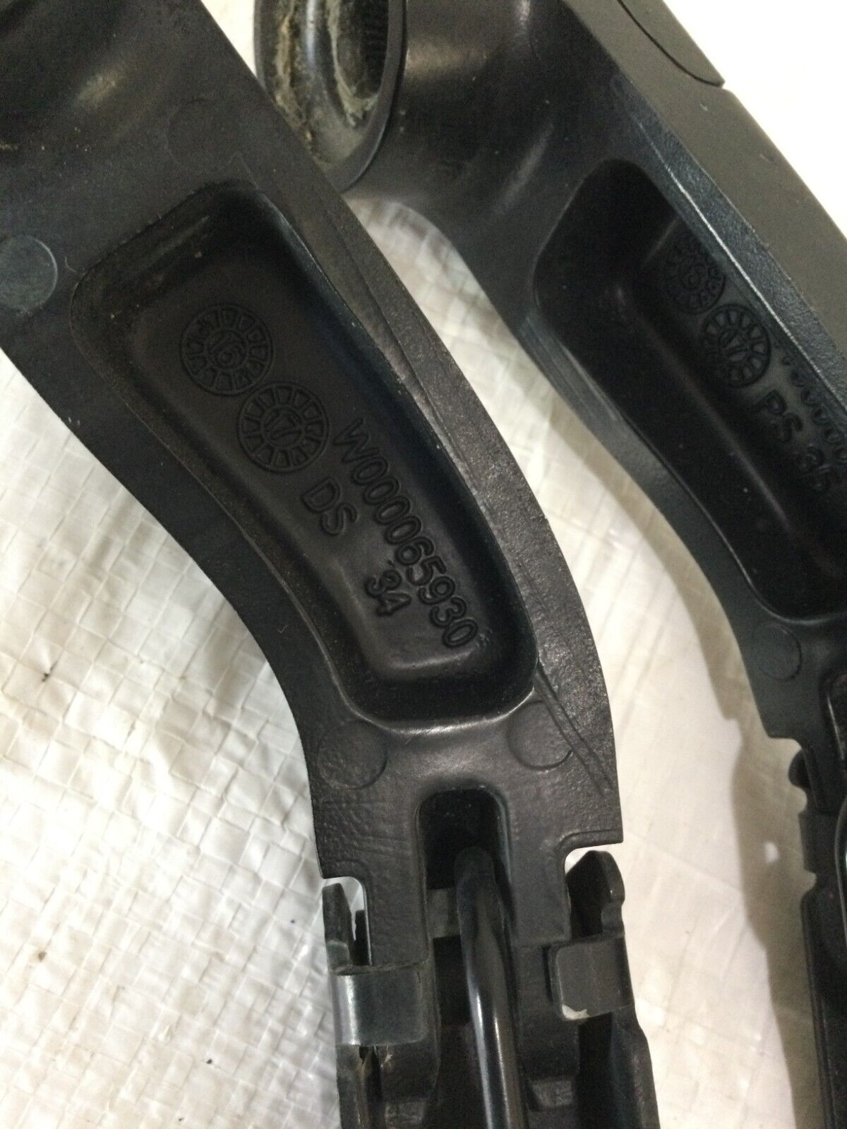 2018 Chevrolet Silverado 1500 Windshield Wiper Arm Pair OEM W000065930