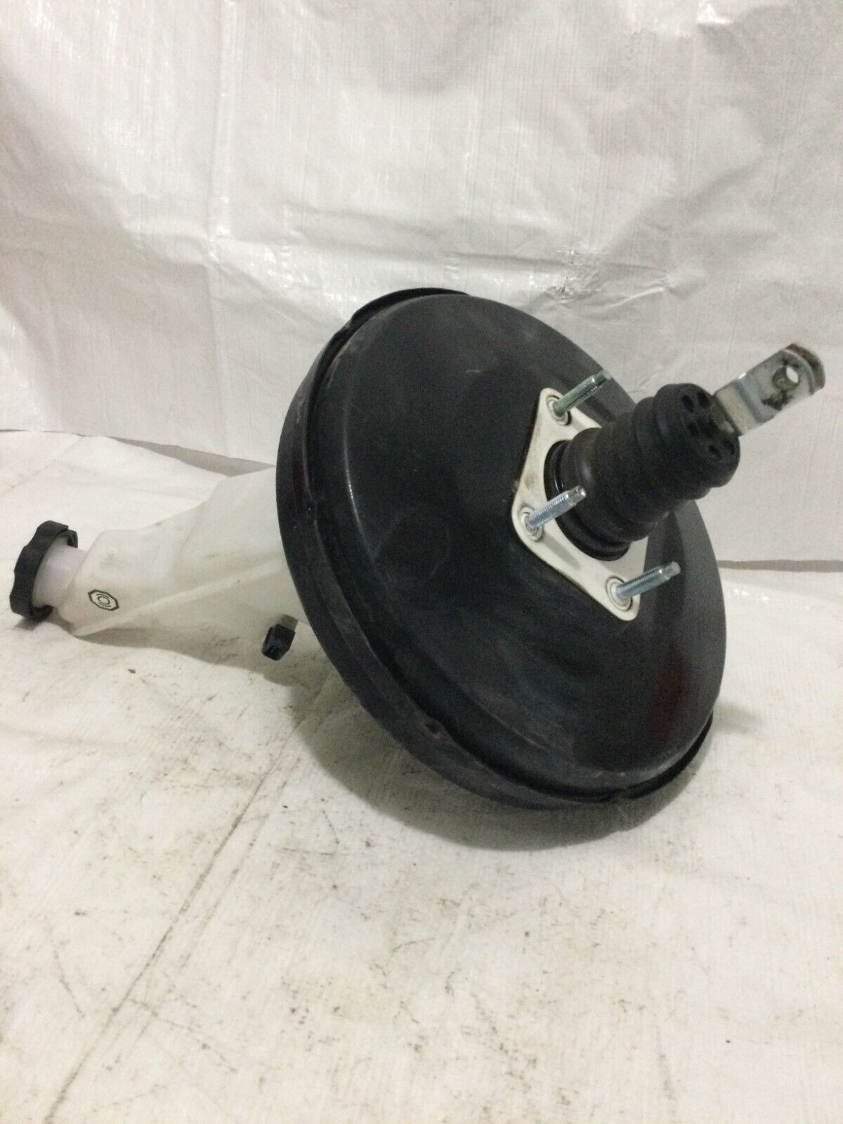 2016-2020 Kia Sorento Power Brake Booster W/ Reservoir 58500-C6800 OEM