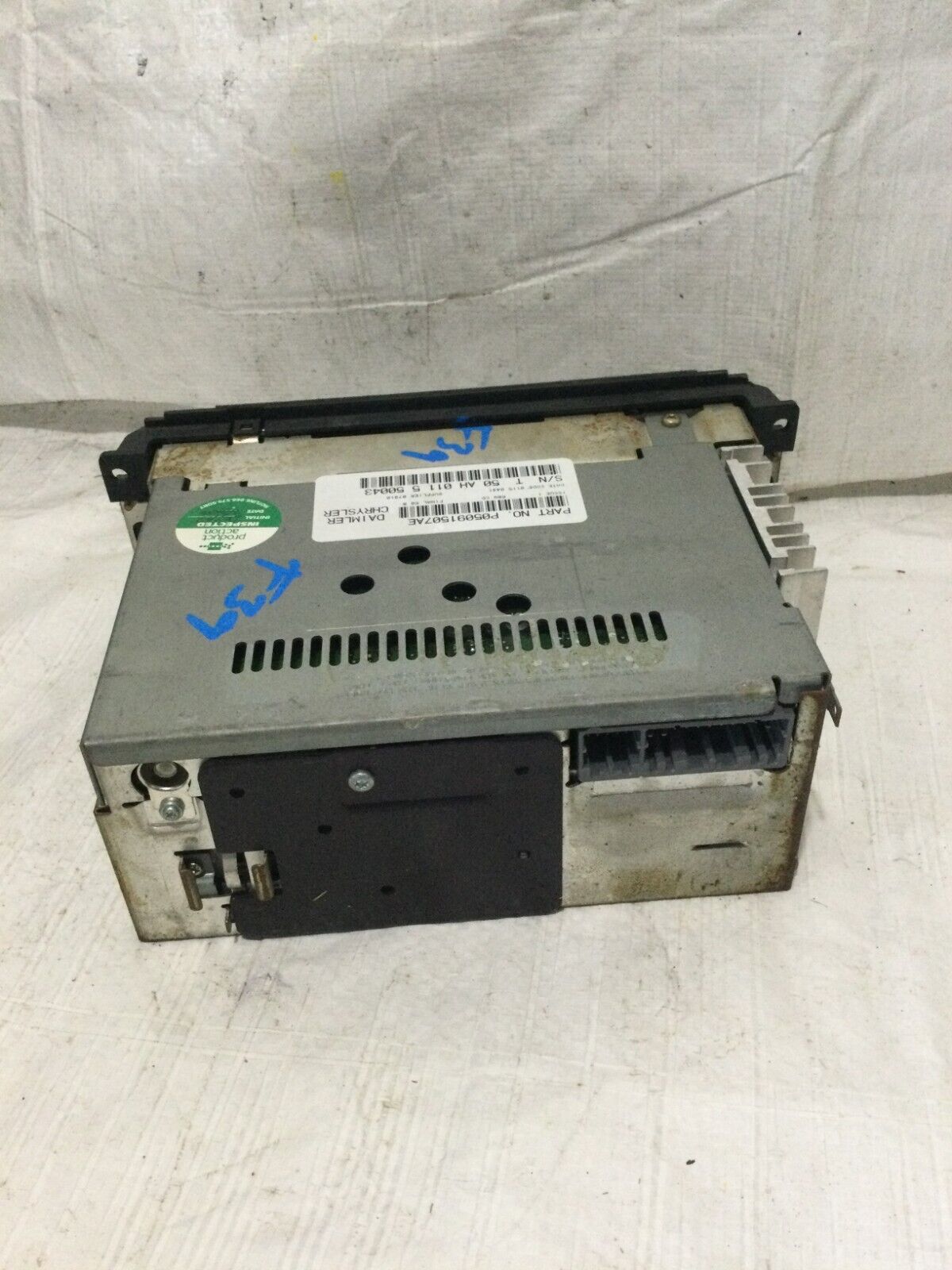 2003 Dodge Ram 2500 AM FM Radio Stereo CD Player P05091507AE OEM