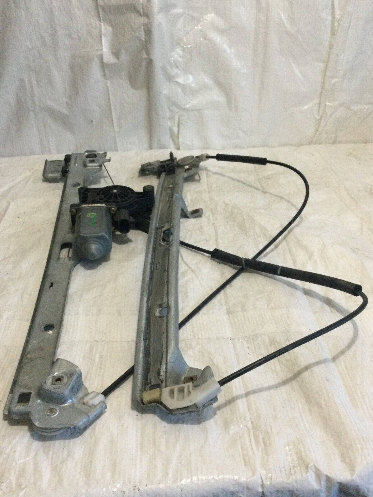 2004-2006 Cadillac Escalade Front Right Window Door Regulator Motor OEM