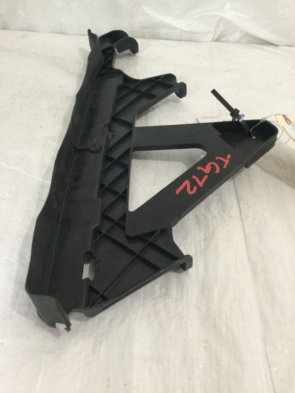 2019-2021 Chevrolet Silverado 1500 Left Headlight Mounting Bracket OEM 23408116