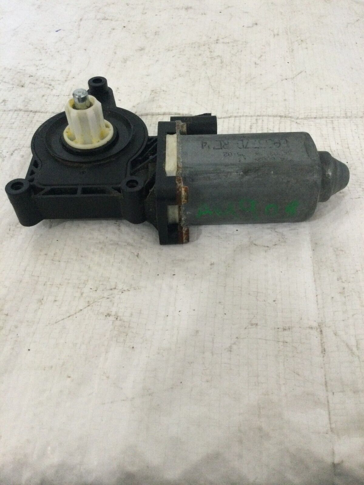 2003-2006 Cadillac Escalade EXT Rear Left Power Window Motor OEM