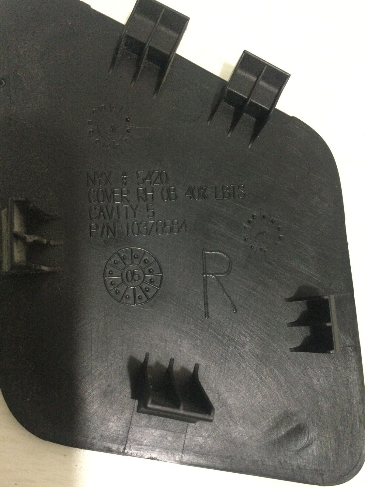 2007-2009 GMC Yukon Right Seat Adjustment Cover Trim OEM 10378584