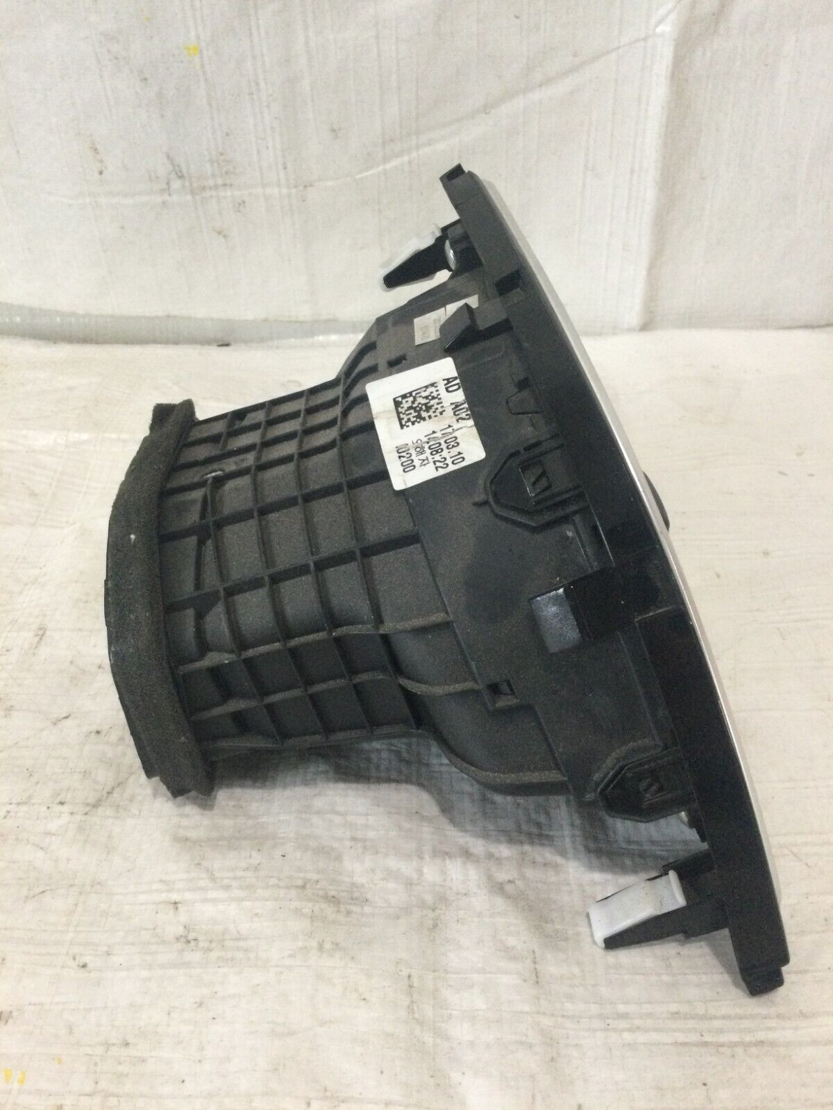 2017 Hyundai Elantra  Dash Right Passenger  Side Air Vent 97480-F2000 OEM