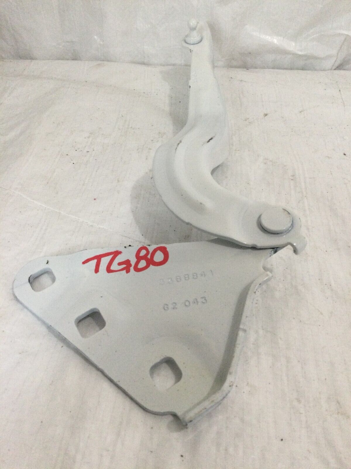 2021 Chevrolet Silverado 1500 Front Left Hinge 3388841 OEM