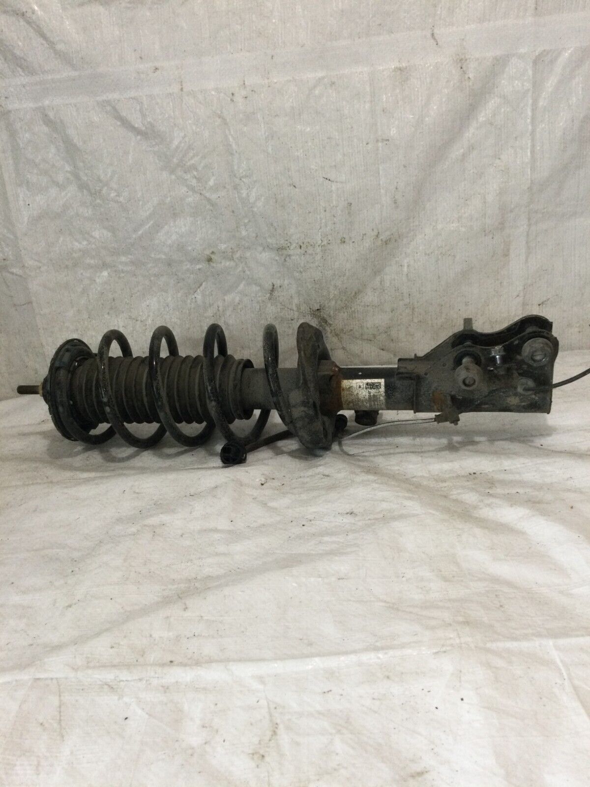 2019 Honda HR-V Passenger Right Front Strut  Assembly 51610-T7X-A530M1 OEM
