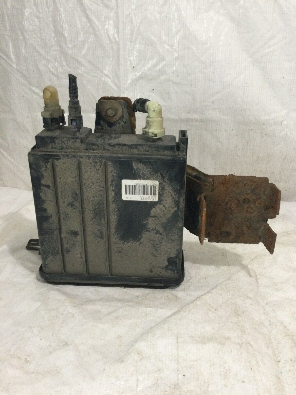 2007 Cadillac Escalade Fuel Evaporator Canister 15220023 OEM