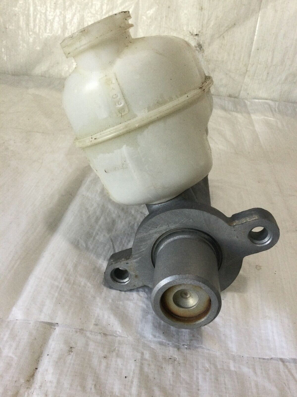 2007 GMC Sierra 1500 Master Brake Cylinder With reservoir 18077597 OEM